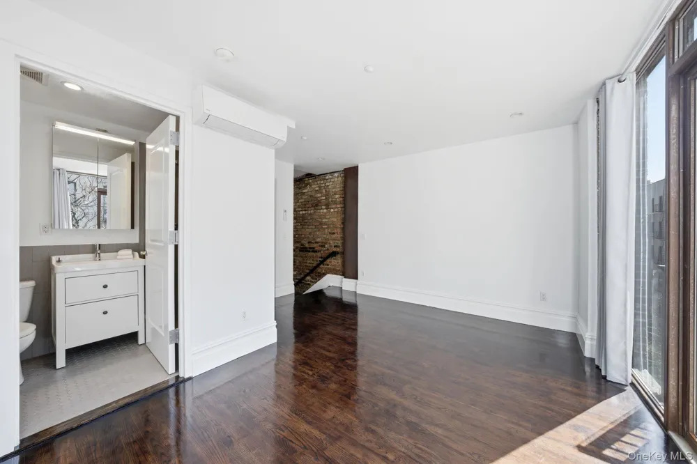 236 W 112th Street #2 New York (Manhattan), NY 10026