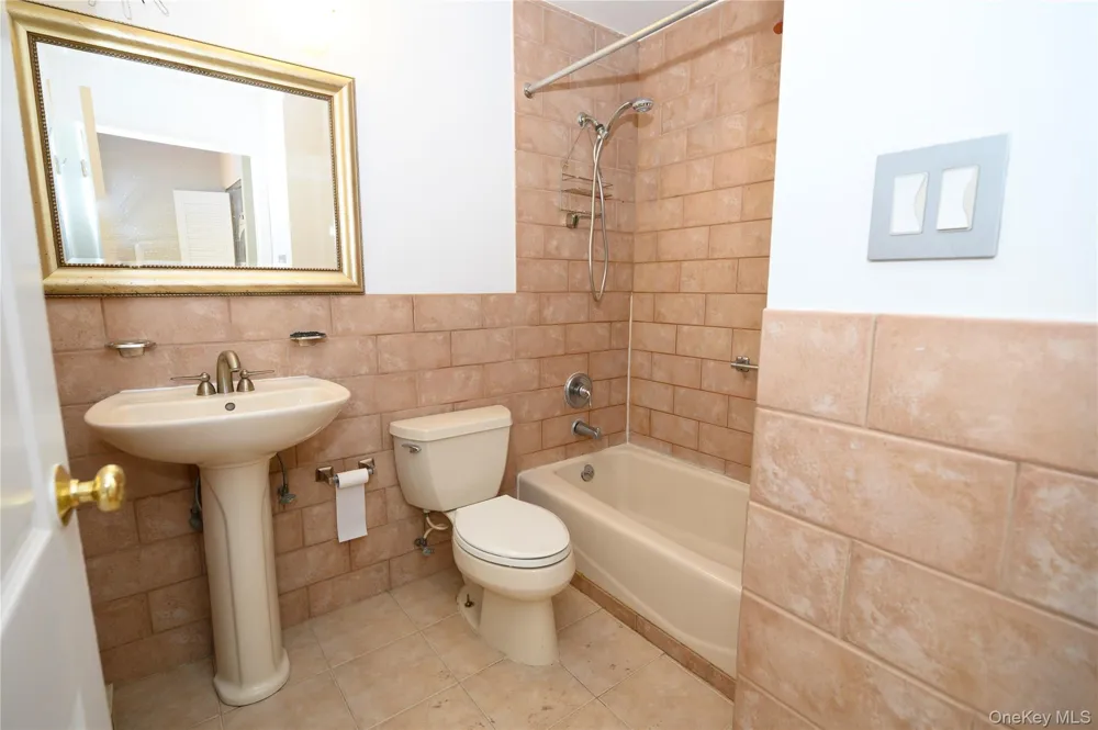 7124 164th Street #2FL Fresh Meadows, NY 11365