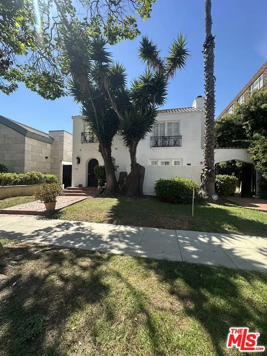 137 Rexford #2 Beverly Hills, CA 90212