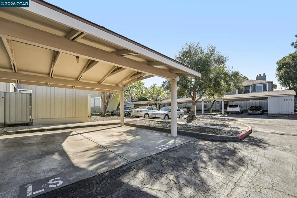 2 Lakeview Ct Novato, CA 94947