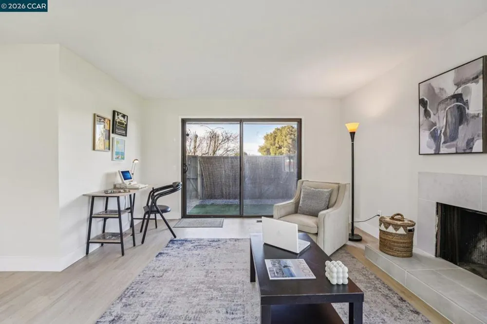 2 Lakeview Ct Novato, CA 94947