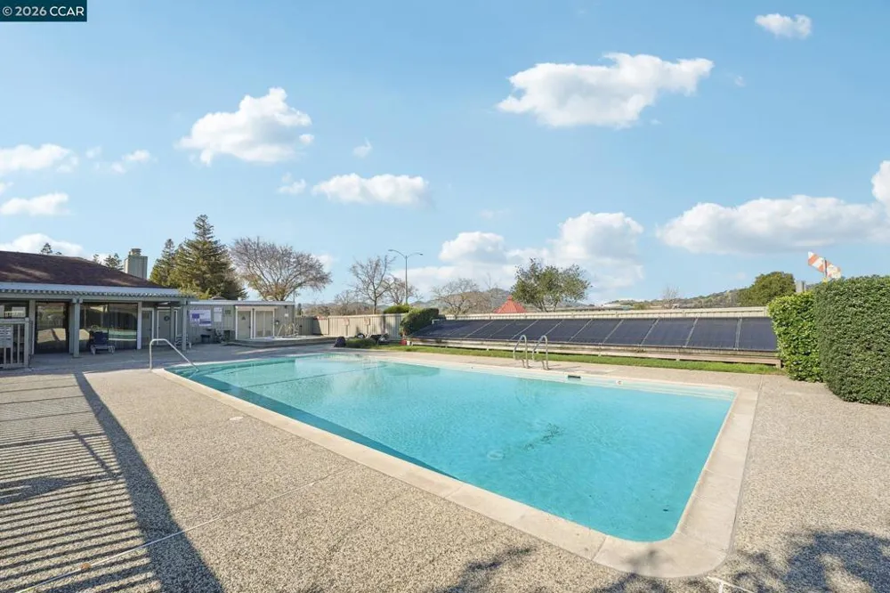 2 Lakeview Ct Novato, CA 94947