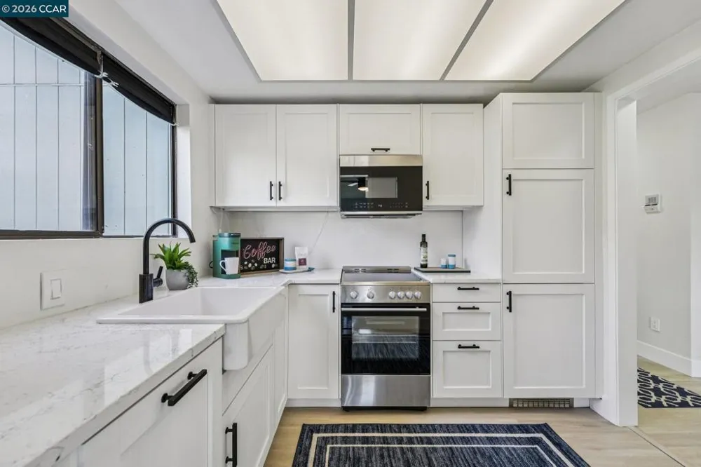 2 Lakeview Ct Novato, CA 94947