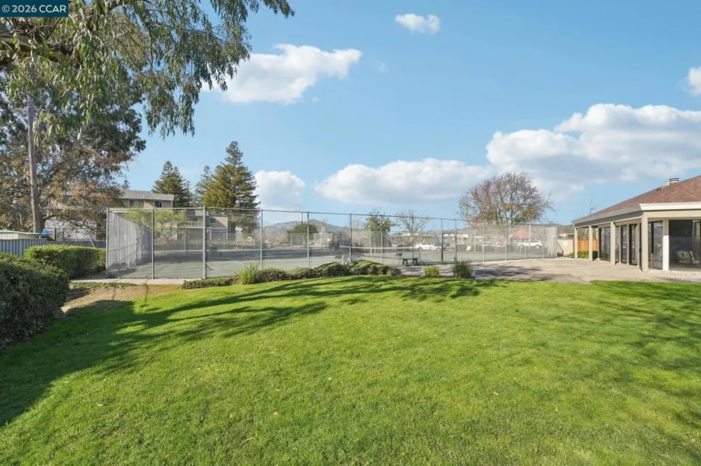 2 Lakeview Ct Novato, CA 94947