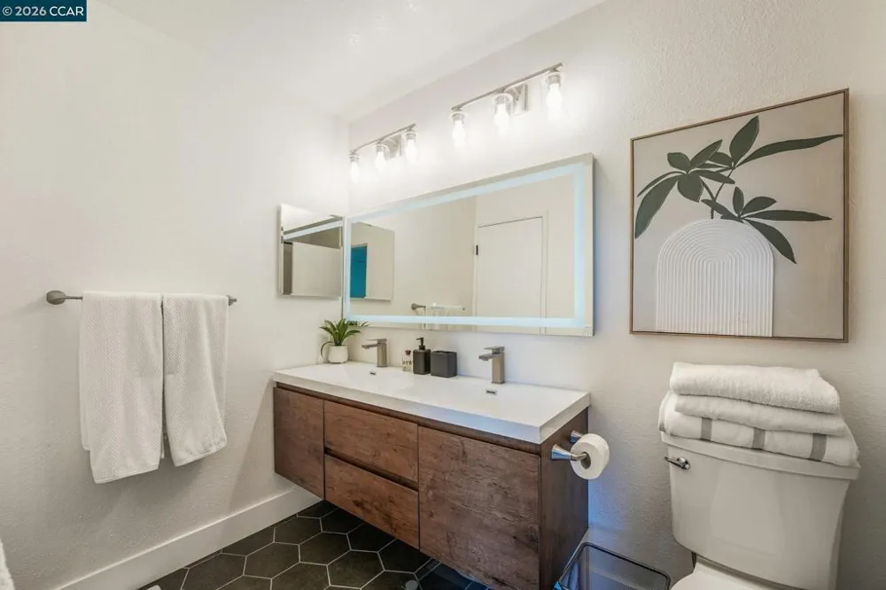 2 Lakeview Ct Novato, CA 94947