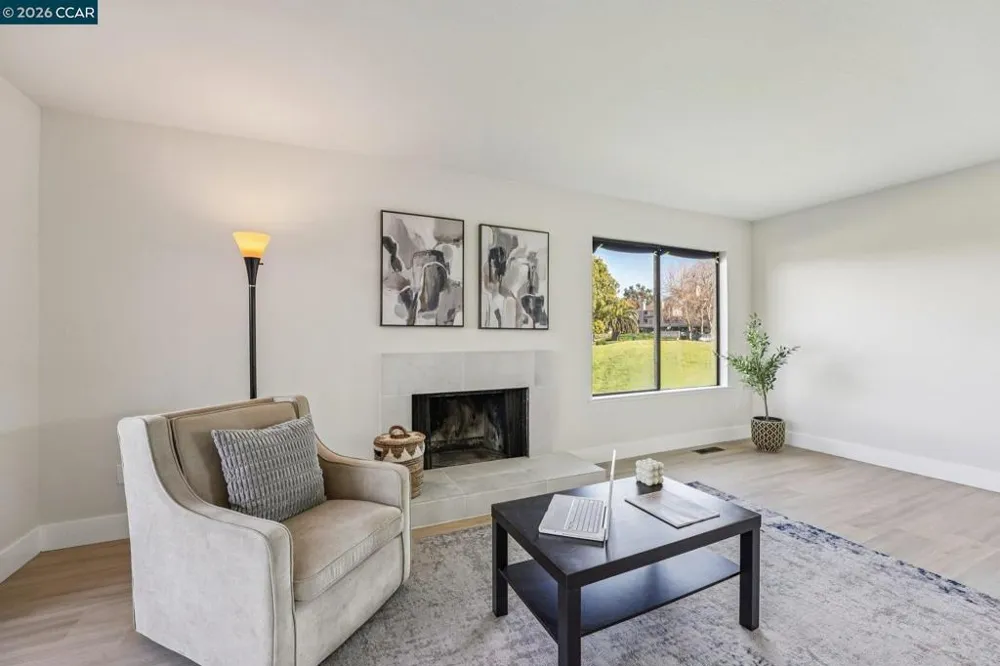 2 Lakeview Ct Novato, CA 94947