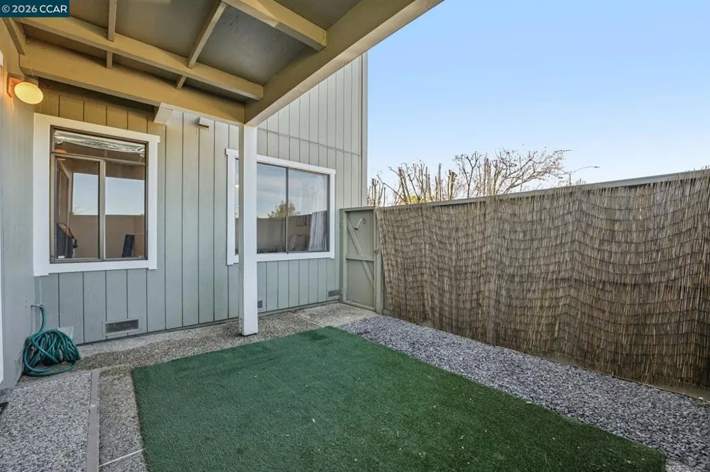 2 Lakeview Ct Novato, CA 94947