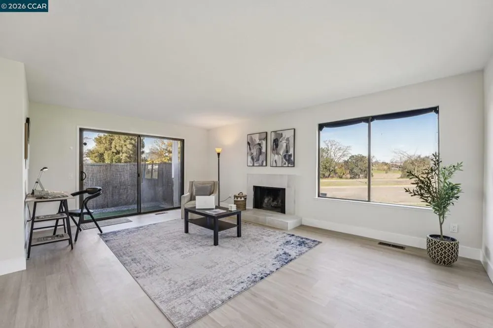 2 Lakeview Ct Novato, CA 94947