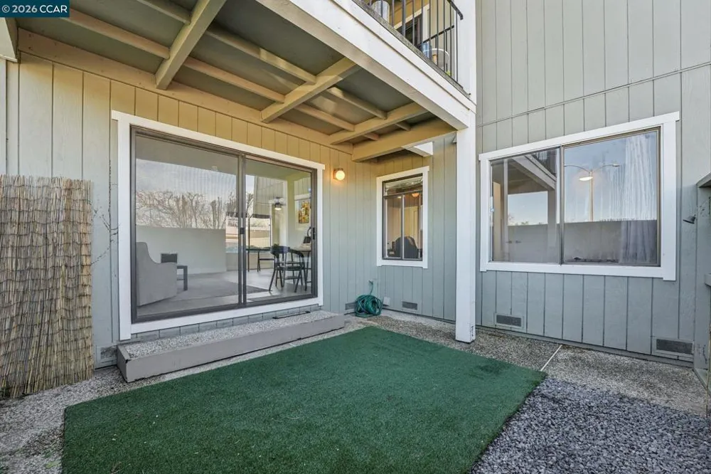 2 Lakeview Ct Novato, CA 94947