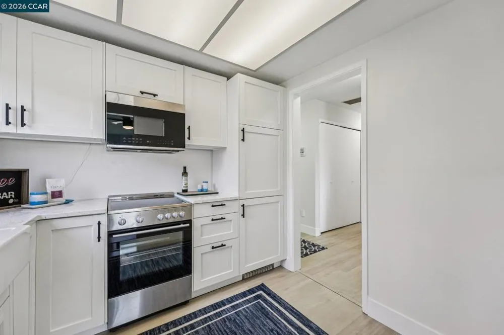 2 Lakeview Ct Novato, CA 94947