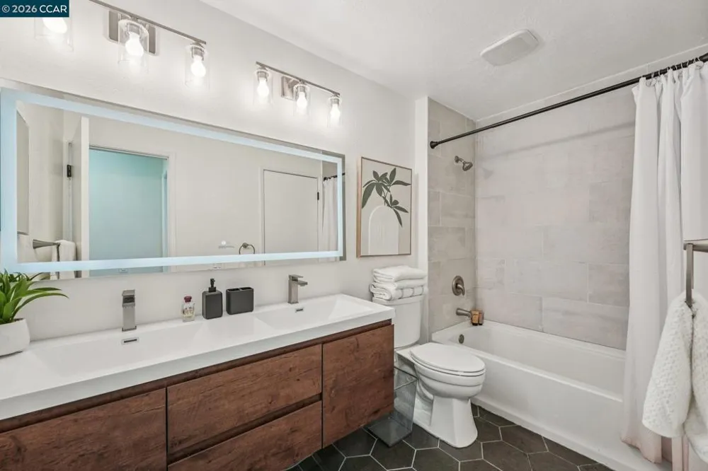2 Lakeview Ct Novato, CA 94947