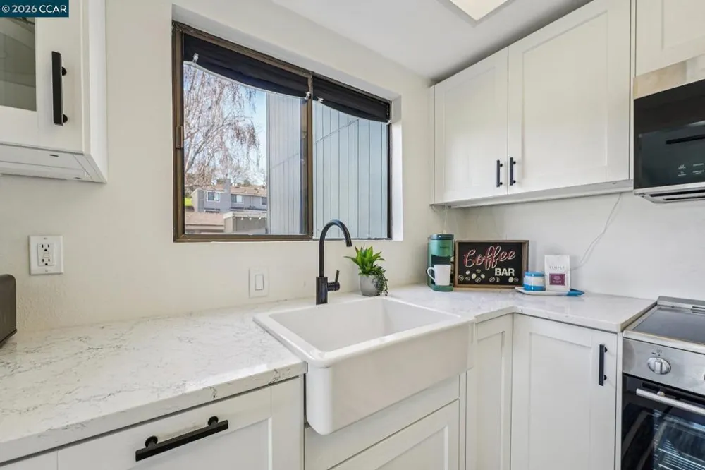 2 Lakeview Ct Novato, CA 94947