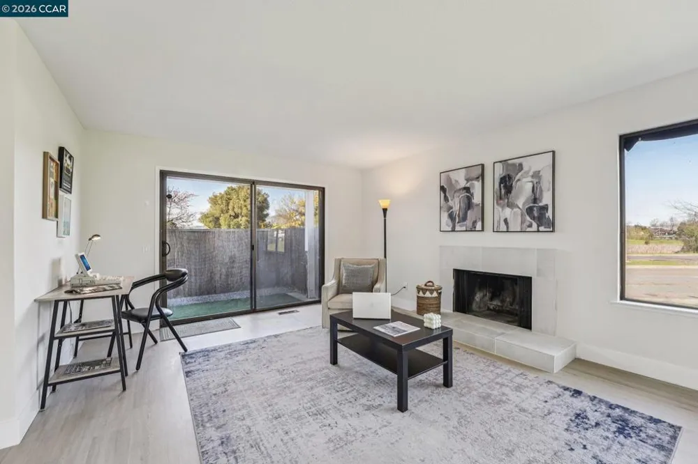 2 Lakeview Ct Novato, CA 94947