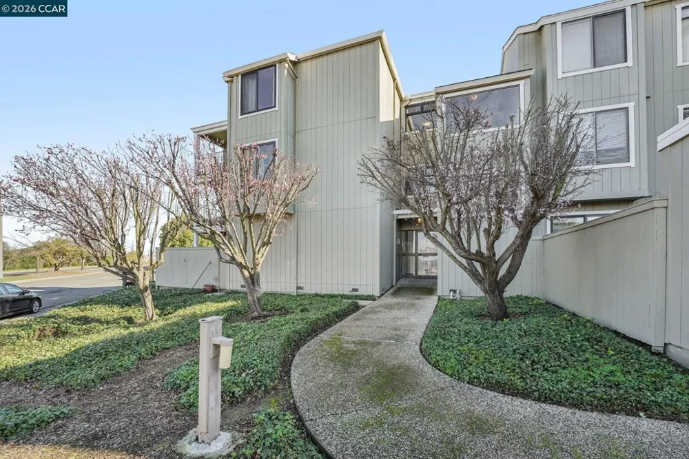 2 Lakeview Ct Novato, CA 94947