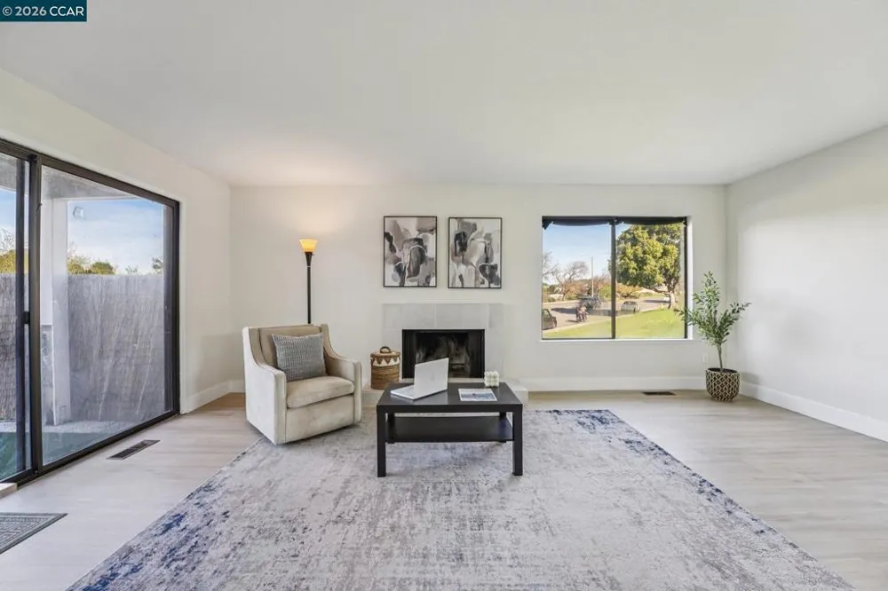 2 Lakeview Ct Novato, CA 94947