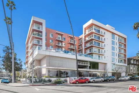 453 S Kenmore Avenue #301