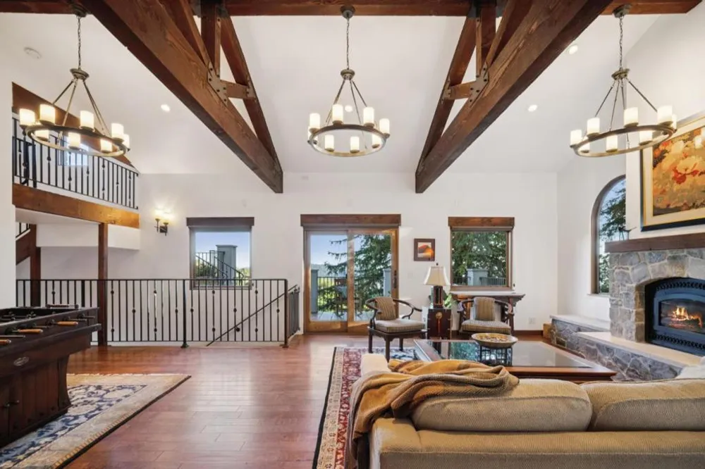 25200 Loma Prieta Avenue Los Gatos, CA 95033