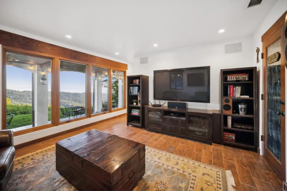 25200 Loma Prieta Avenue Los Gatos, CA 95033