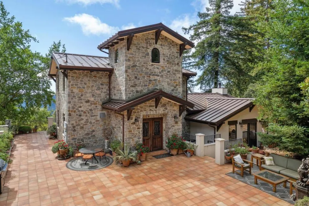25200 Loma Prieta Avenue Los Gatos, CA 95033
