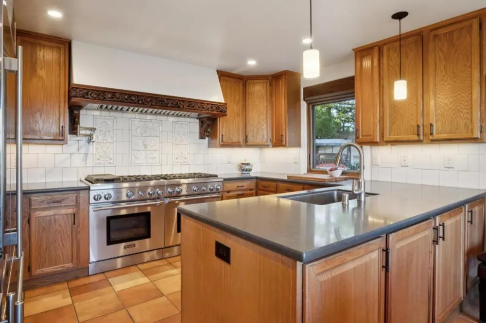 25200 Loma Prieta Avenue Los Gatos, CA 95033