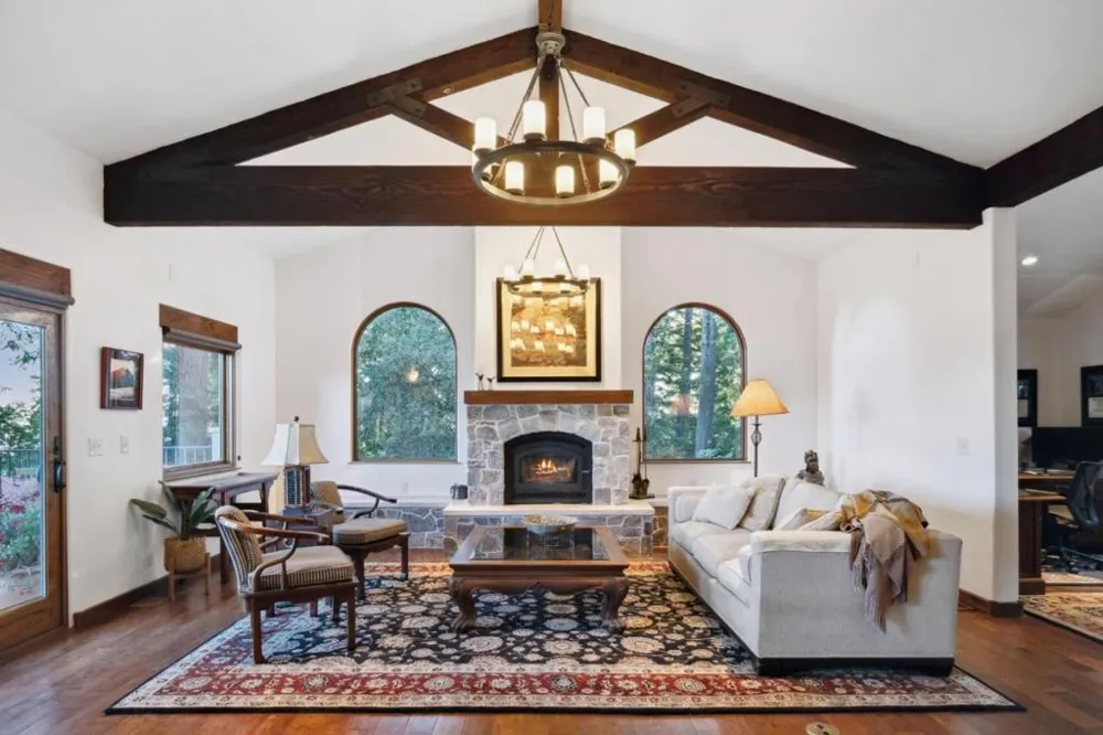 25200 Loma Prieta Avenue Los Gatos, CA 95033