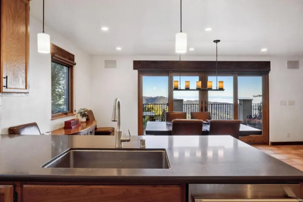 25200 Loma Prieta Avenue Los Gatos, CA 95033
