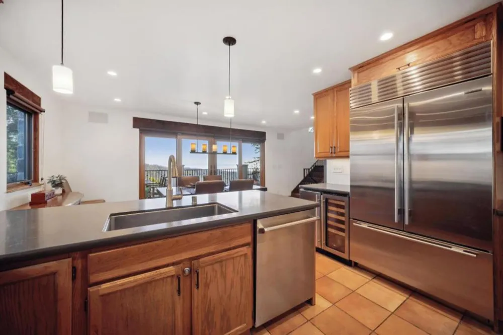 25200 Loma Prieta Avenue Los Gatos, CA 95033