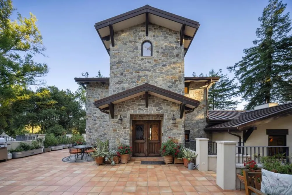 25200 Loma Prieta Avenue Los Gatos, CA 95033
