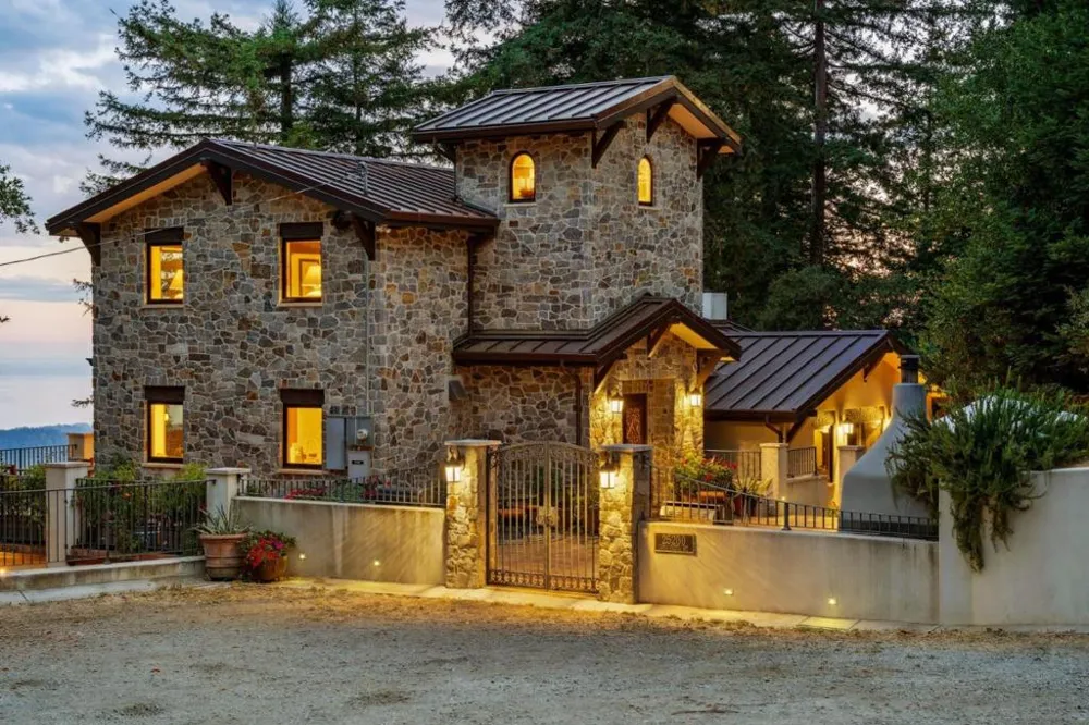 25200 Loma Prieta Avenue Los Gatos, CA 95033