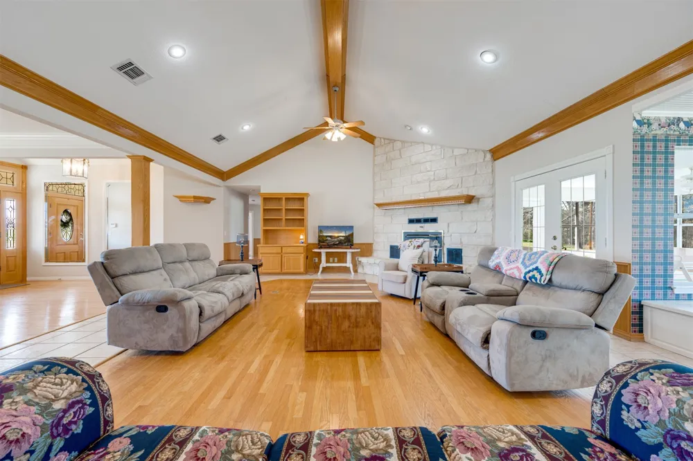 2290 County Road 27300 Honey Grove, TX 75446