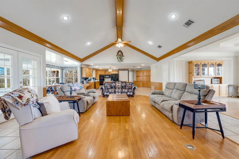 2290 County Road 27300 Honey Grove, TX 75446