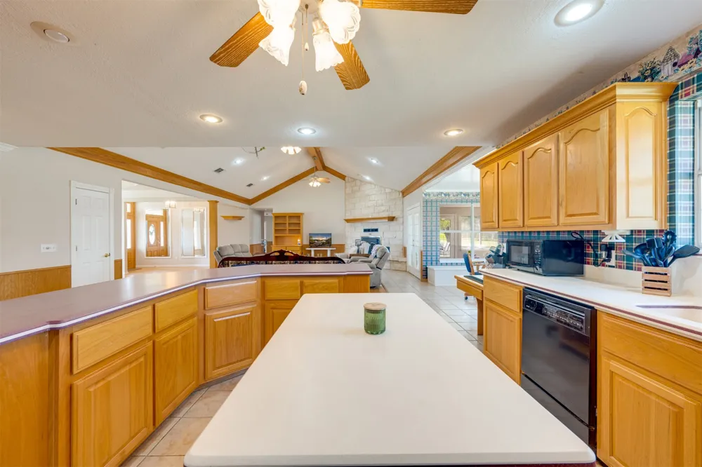 2290 County Road 27300 Honey Grove, TX 75446