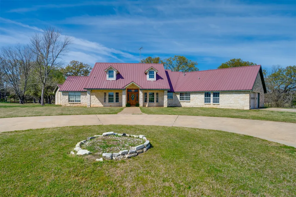 2290 County Road 27300 Honey Grove, TX 75446