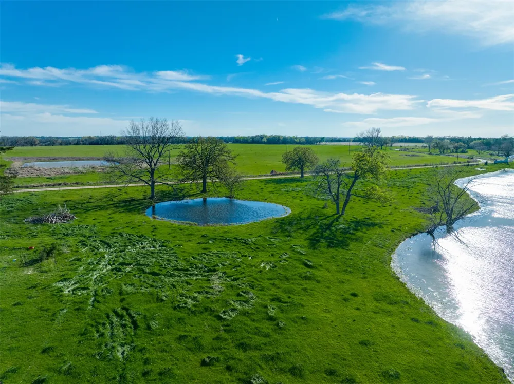 2290 County Road 27300 Honey Grove, TX 75446