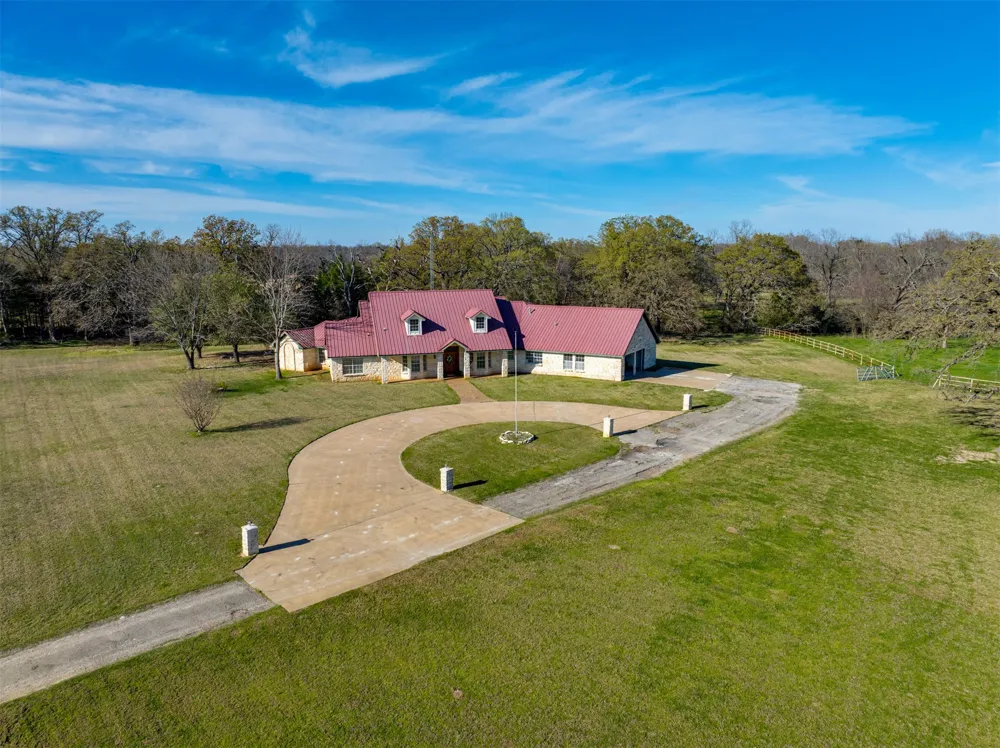 2290 County Road 27300 Honey Grove, TX 75446