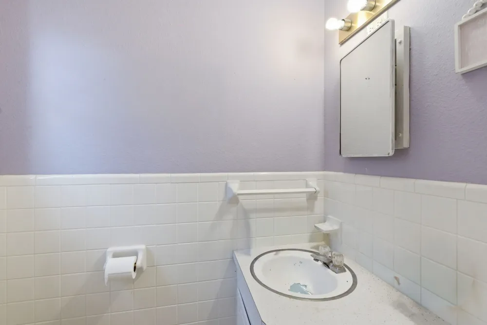 1224 Texas Street De Leon, TX 76444