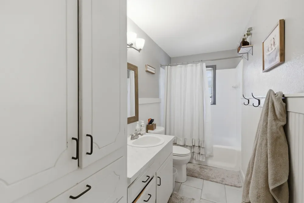 1224 Texas Street De Leon, TX 76444