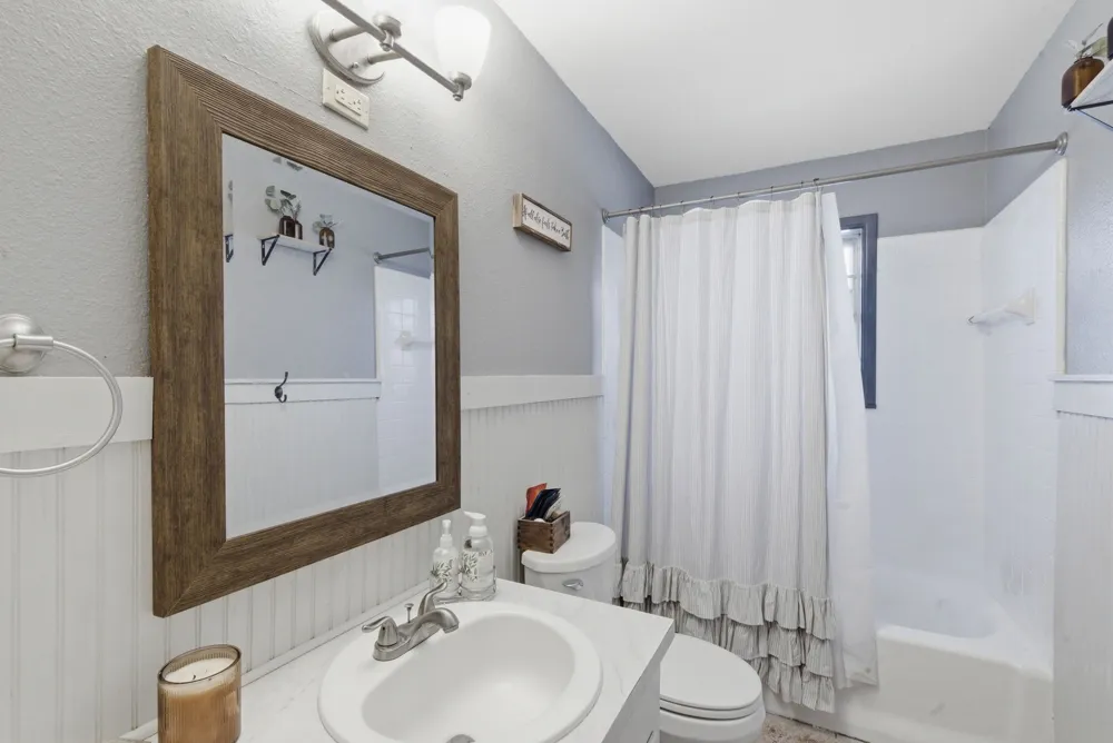 1224 Texas Street De Leon, TX 76444