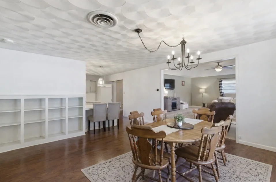 1224 Texas Street De Leon, TX 76444