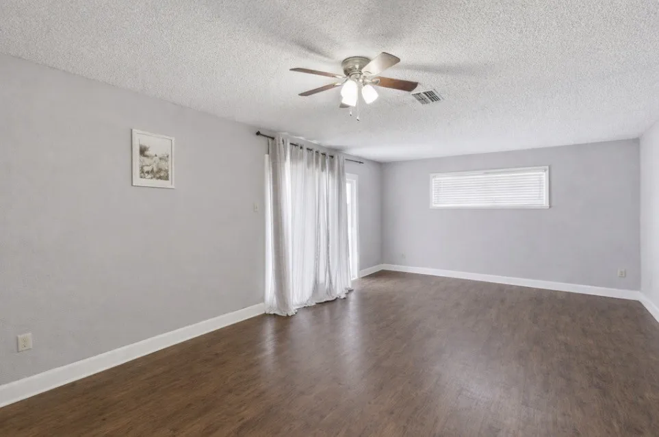 1224 Texas Street De Leon, TX 76444