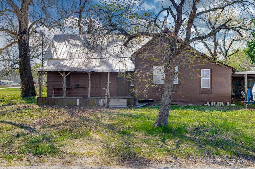 48 County Road 2360 Bagwell, TX 75412