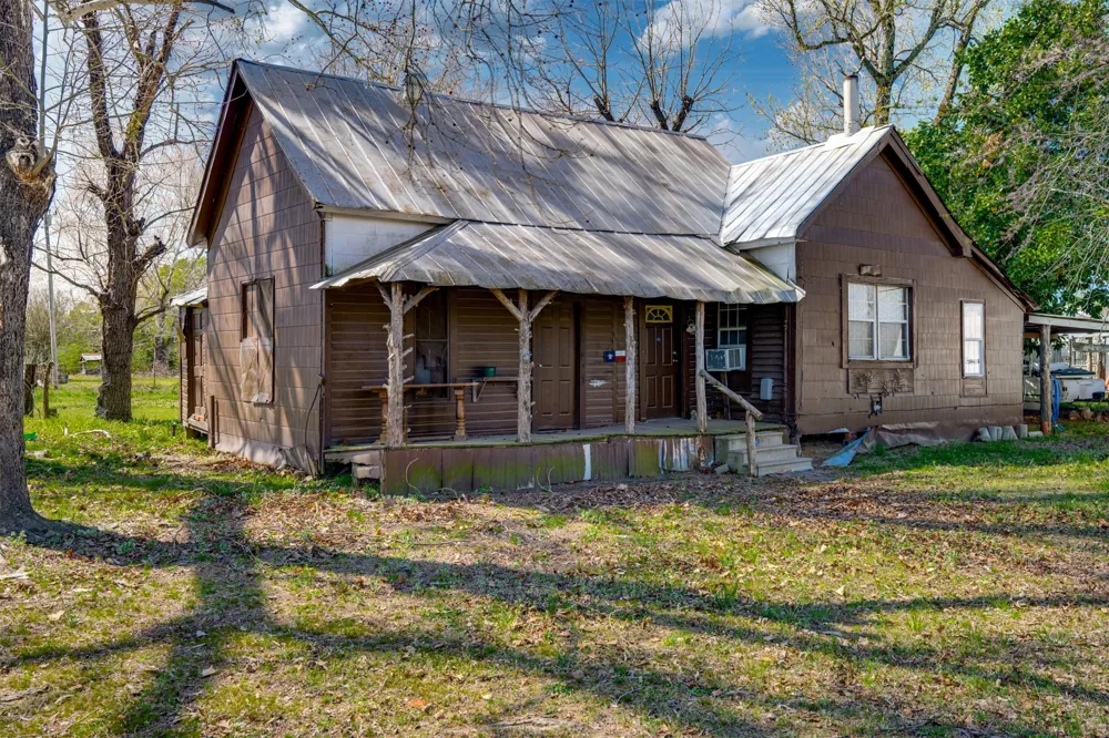 48 County Road 2360 Bagwell, TX 75412