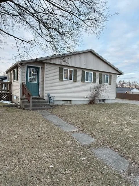 1302 Eaton Street Albion City, MI 49224