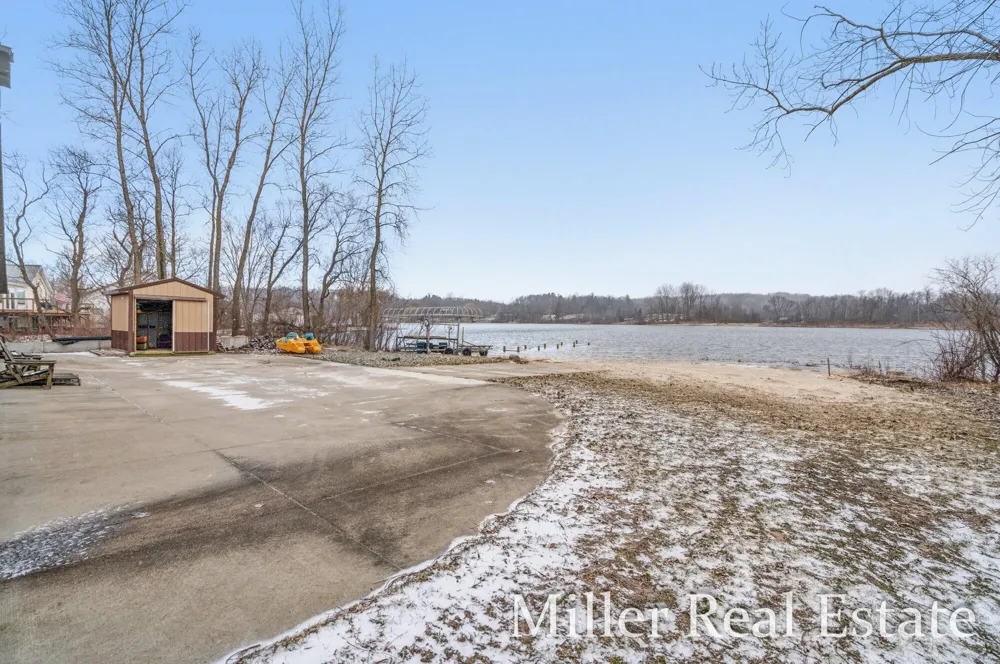153 Sunset Drive Dowling, MI 49050