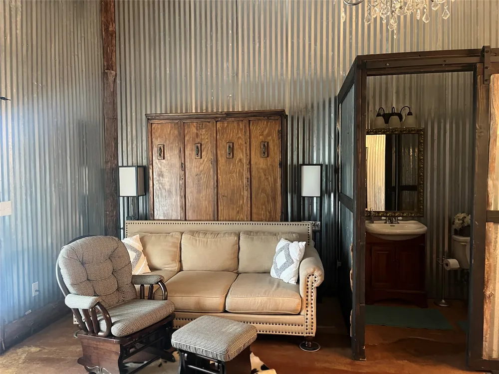 542 CR 4716 Troup, TX 75789
