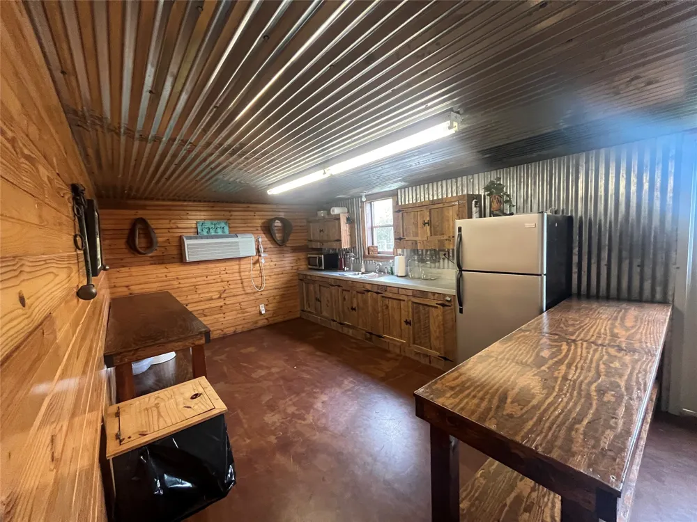 542 CR 4716 Troup, TX 75789