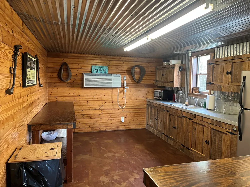 542 CR 4716 Troup, TX 75789