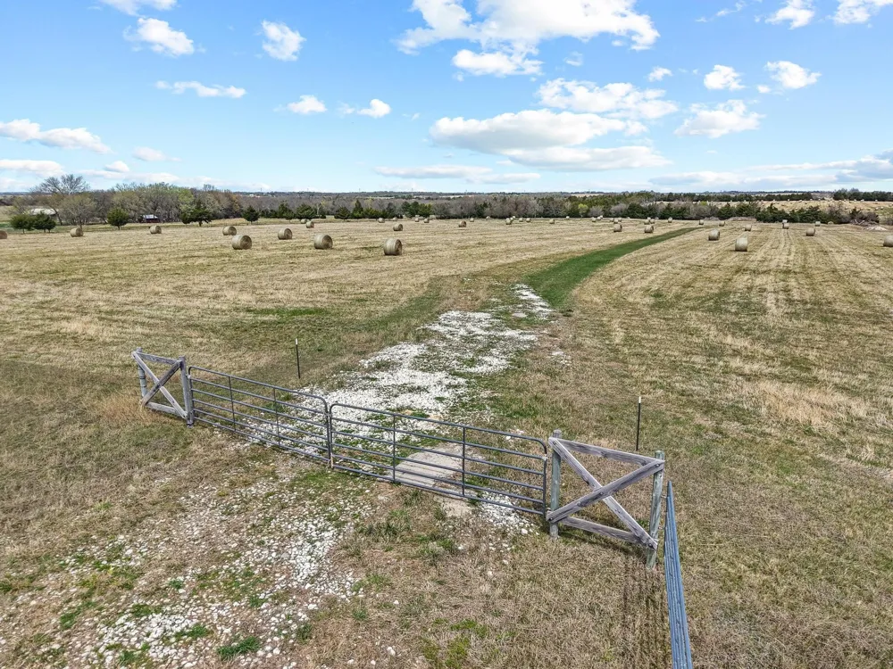 Crews Road Bells, TX 75414