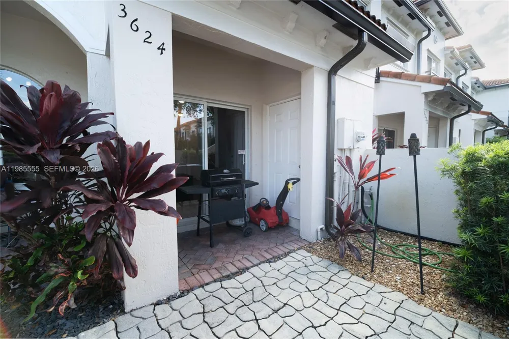 3624 NW 29th Pl Lauderdale Lakes, FL 33311