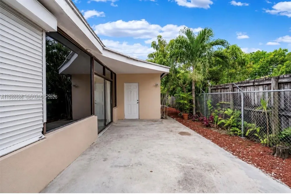 52 E 50th Pl Hialeah, FL 33013